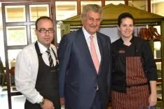 Jesús Posada en el restaurante La Lobita de Navaleno