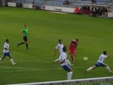 Óscar Díaz, que abrió el marcador, brillo en su debut como numantino. SN