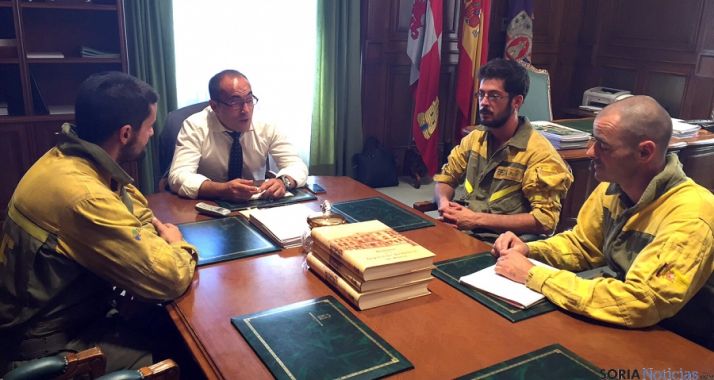 Miembros de la BRIF con Luis Rey. / Dip.