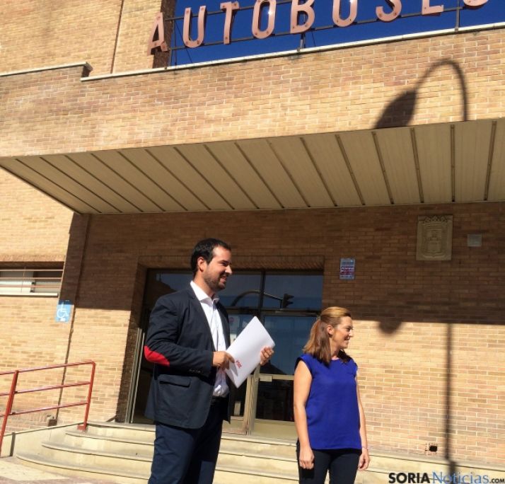 Hernández y Barcones, en la estación. / PSOE