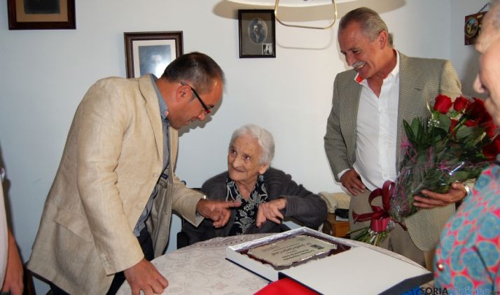 Un momento del homenaje. / Dip.