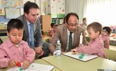 Javier Barrio y Manuel López con alumnos de Las Pedrizas