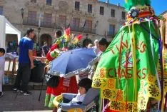 Colores y sol en la plaza Mayor. / SN