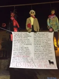 Los quintos del 65, protagonistas en la quema de los 'diablillos'. / SN