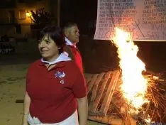 Los quintos del 65, protagonistas en la quema de los 'diablillos'. / SN