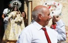 Subasta de roscos en la ermita de La Monjía