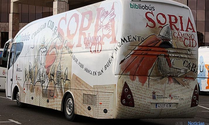 Uno de los bibliobuses de la Diputación.