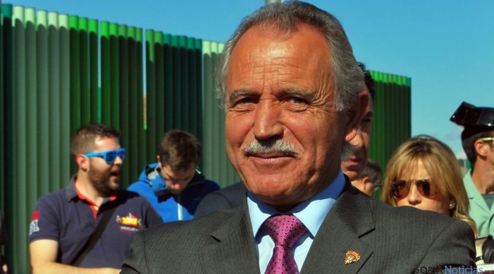 El alcalde de Almazán este viernes en la inauguración de la nueva destilería. / SN