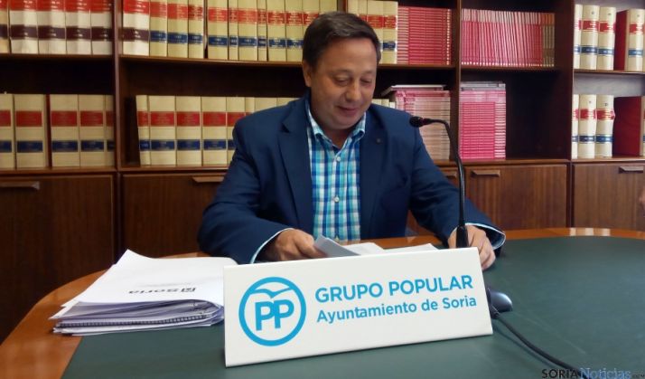 El concejal popular del PP Adolfo Sainz este lunes. / SN