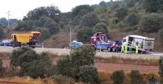 El lugar del accidente donde se ha cortado uno de los carriles./SN