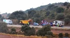 El lugar del accidente donde se ha cortado uno de los carriles./SN