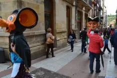 Gigantes y Cabezudos por el centro de Soria