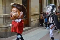 Gigantes y Cabezudos por el centro de Soria