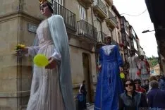 Gigantes y Cabezudos por el centro de Soria