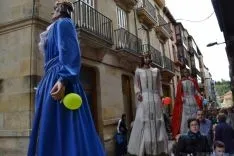 Gigantes y Cabezudos por el centro de Soria