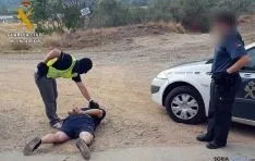 Momento de la detención de uno de los autores de la banda. / MI