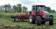 Un tractor en faenas agrícolas. / SN