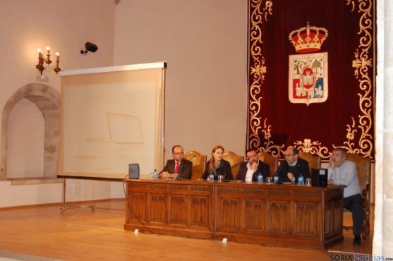Reunión de alcaldes adminstración electrónica en Aula Magna