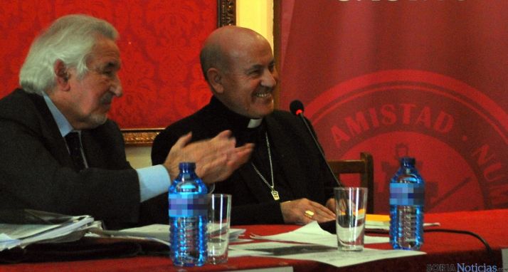 El arzobispo, en el centro, con Núñez Encabo. / SN