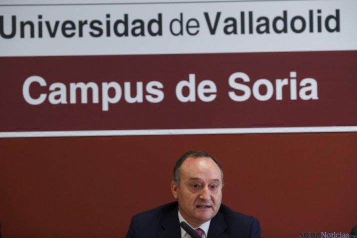 El Rector de la UVA, durante la presentación en Soria