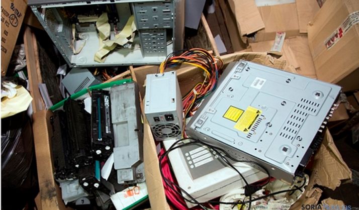 Los objetos electrónicos inservibles son residuos electrónicos. 