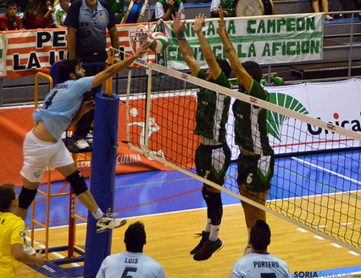 Sevillano en un remate ante el Unicaja.