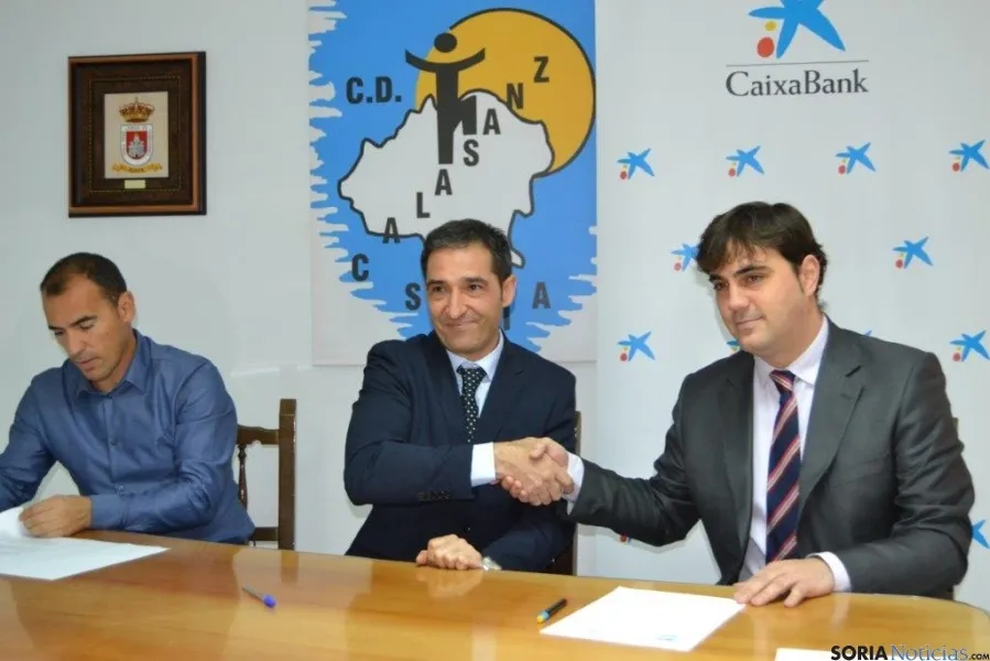 Firma convenio C.D.Calasanz y La Caixa