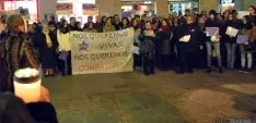 Un momento de la concentración en la plaza de San Esteban esta noche de miércoles. / SN