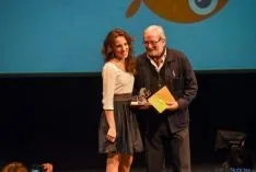 Entrega del premio al mejor corto, de Una Gunjak