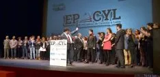 Miembros de EPCYL en la multitudinaria puesta de largo del nuevo periódico. / SN