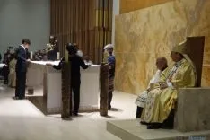 Foto 5 - Un millar de personas asisten a la bendici&oacute;n de la nueva parroquia de Camaretas