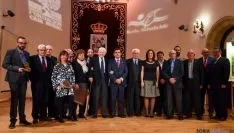 Imagen de familia de los premiados en el Mes de la Salud de 2015. / SN