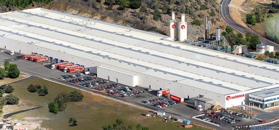 Vista aérea de la factoría pinariega. / Norma Doors Technologies