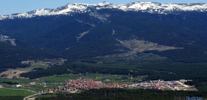 Vista de Duruelo de la Sierra desde Cabeza Alta