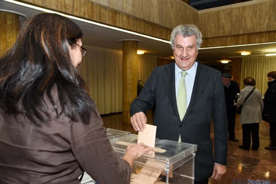 Posada ha votado en el Ayuntamiento de Soria.