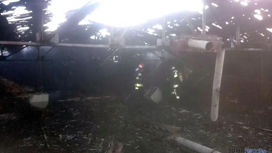 Imagen de la nave calcinada. / BO