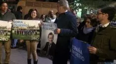 Candidatos del PP soriano en la pegada de carteles. / SN