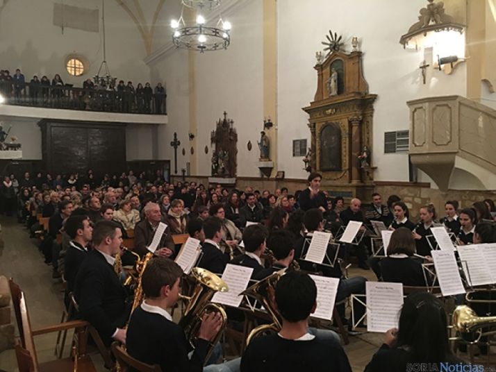 Actuación musical en la iglesia de Santa Cristina.