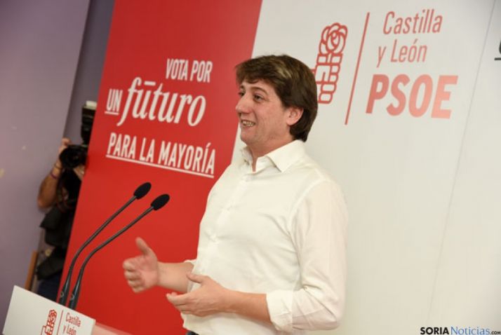Carlos Martínez, en el mitin de la campaña electoral del 20-D.