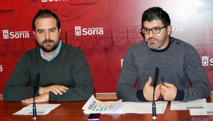 Ángel Hernández (izda.) y José Ángel Gorostiza este lunes. / Ayto.