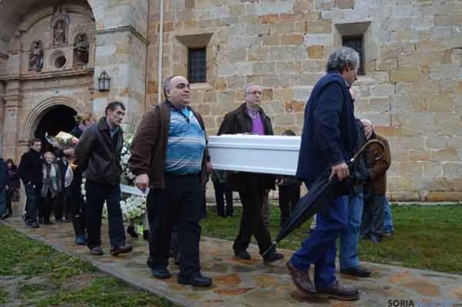 Foto 2 - Hontoria del Pinar despide a la ni&ntilde;a asesinada en Vitoria