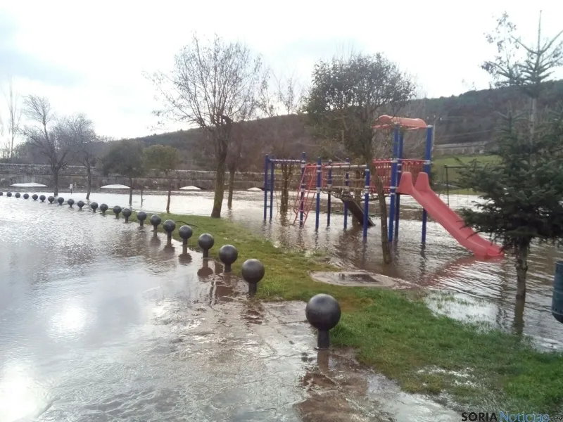 Cauce del río desbordado en Salduero y Covaleda