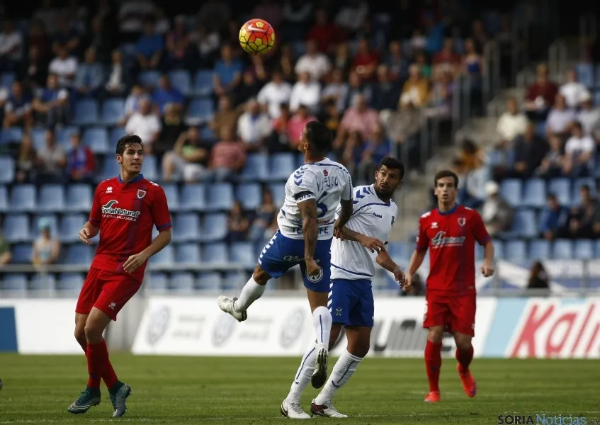 Una de las imágenes del partido en Tenerife.