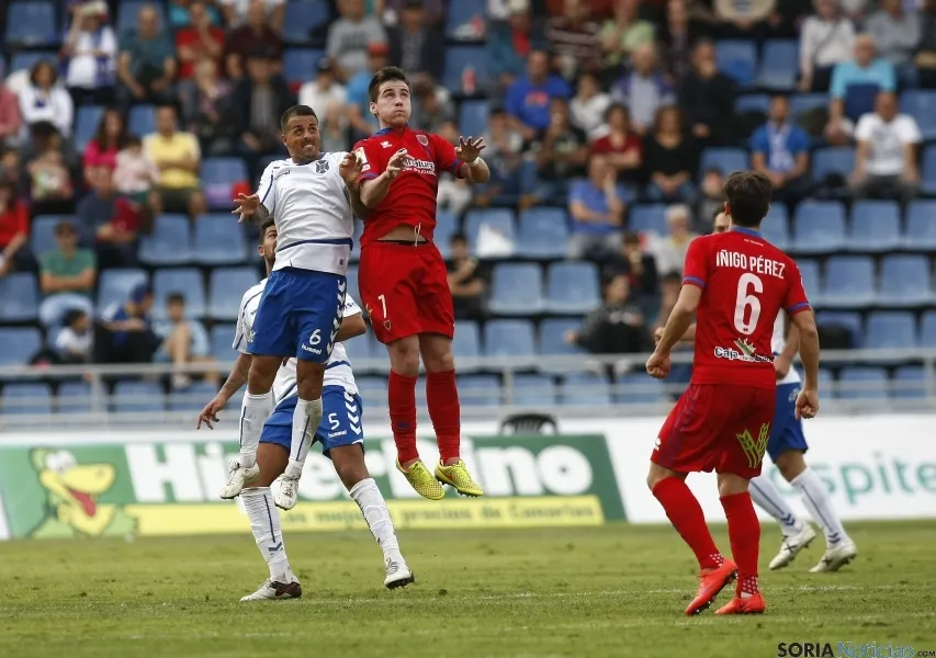 Una de las imágenes del partido en Tenerife.