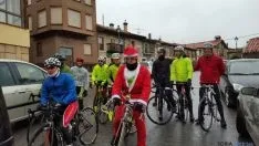 Foto 4 - Una veintena de ciclistas desaf&iacute;an al tiempo en la Carrera del Pavo