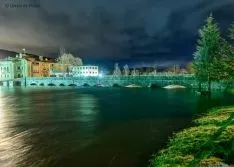El Duero esta noche de jueves a su paso por Salduero. / Carlos de Pedro