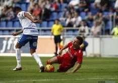Una de las imágenes del partido en Tenerife.