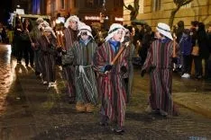 Niños y mayores disfrutan en la Cabalgata de Soria. / SN