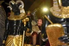 Niños y mayores disfrutan en la Cabalgata de Soria. / SN