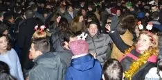 La plaza de Herradores estaba llena para brindar con una copa de cava